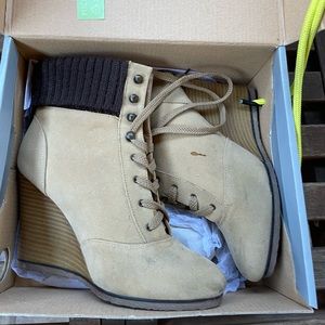 Charlotte Russe “Evelyn” Lace Up Wedge Sweater Cuff Faux Suede Ankle Boot SZ 6